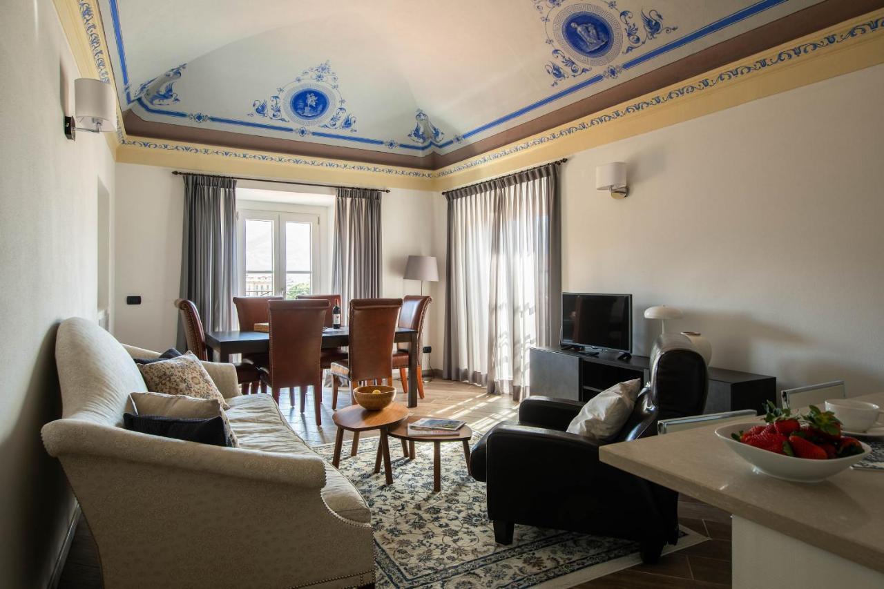 Lake Como, Beautiful Palazzo apartment, lake view Menaggio Buitenkant foto