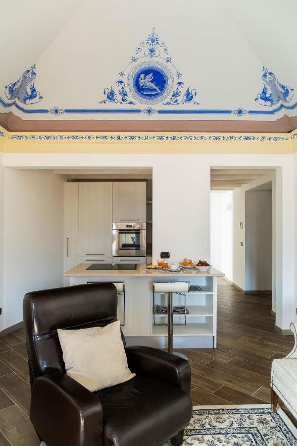 Lake Como, Beautiful Palazzo apartment, lake view Menaggio Buitenkant foto