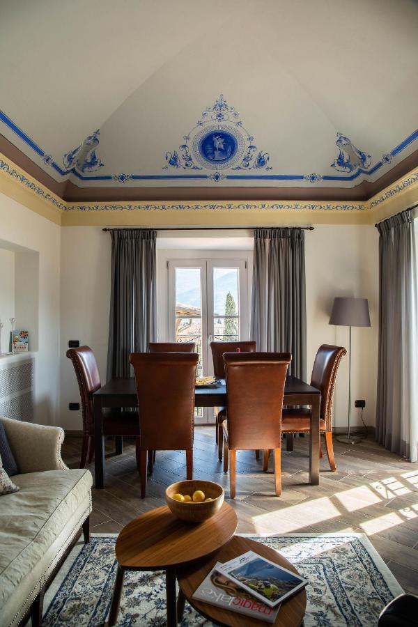 Lake Como, Beautiful Palazzo apartment, lake view Menaggio Buitenkant foto