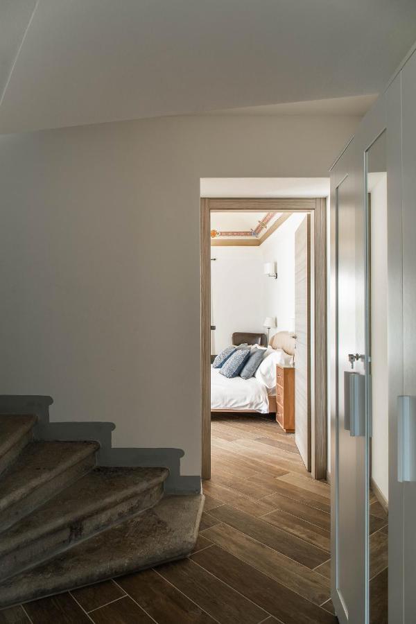Lake Como, Beautiful Palazzo apartment, lake view Menaggio Buitenkant foto